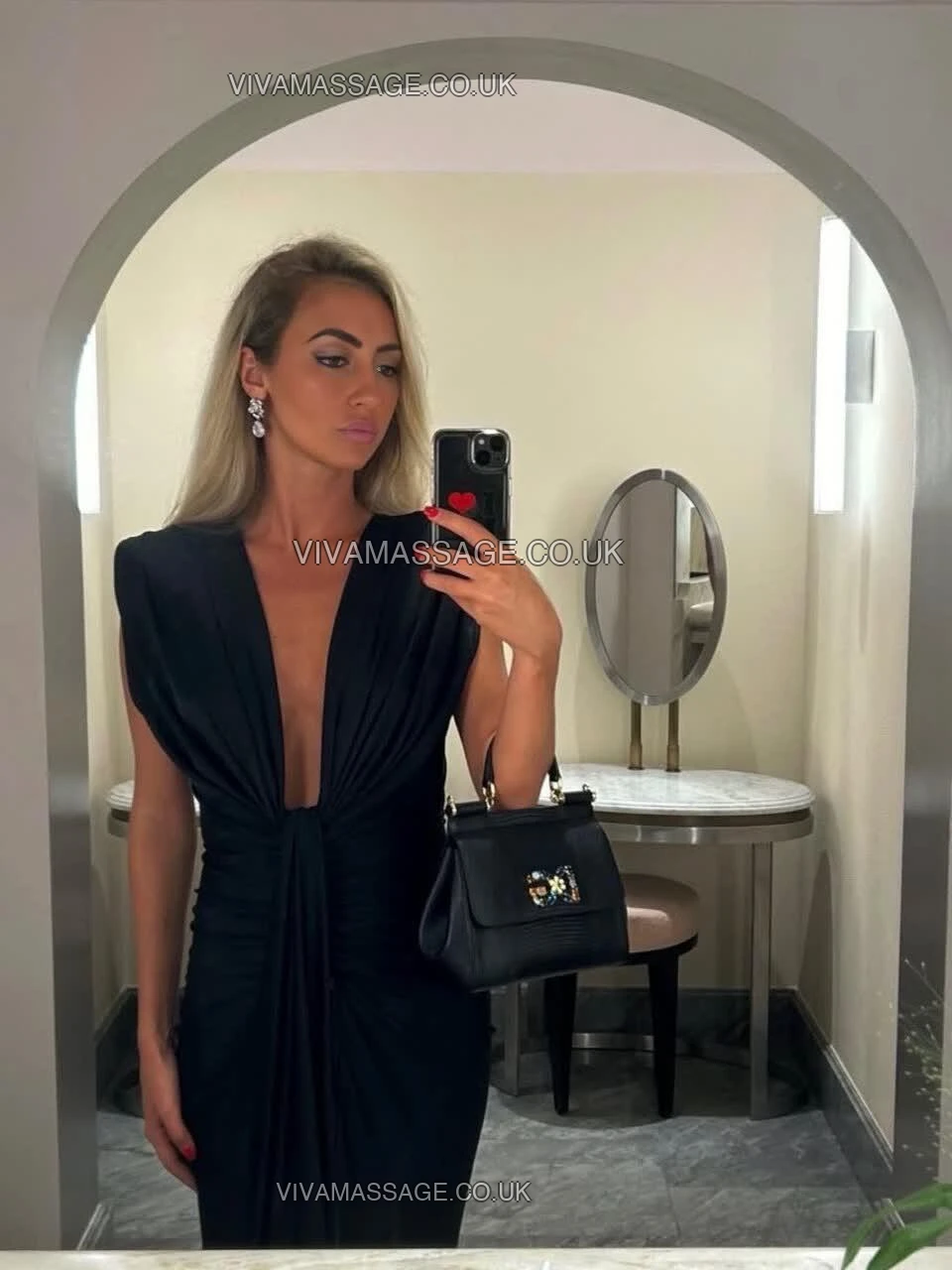 Photo 4 of First-Class-Blonde