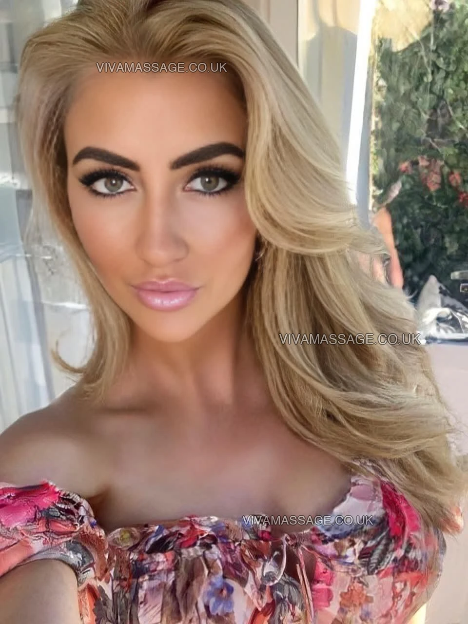 Photo 7 of First-Class-Blonde