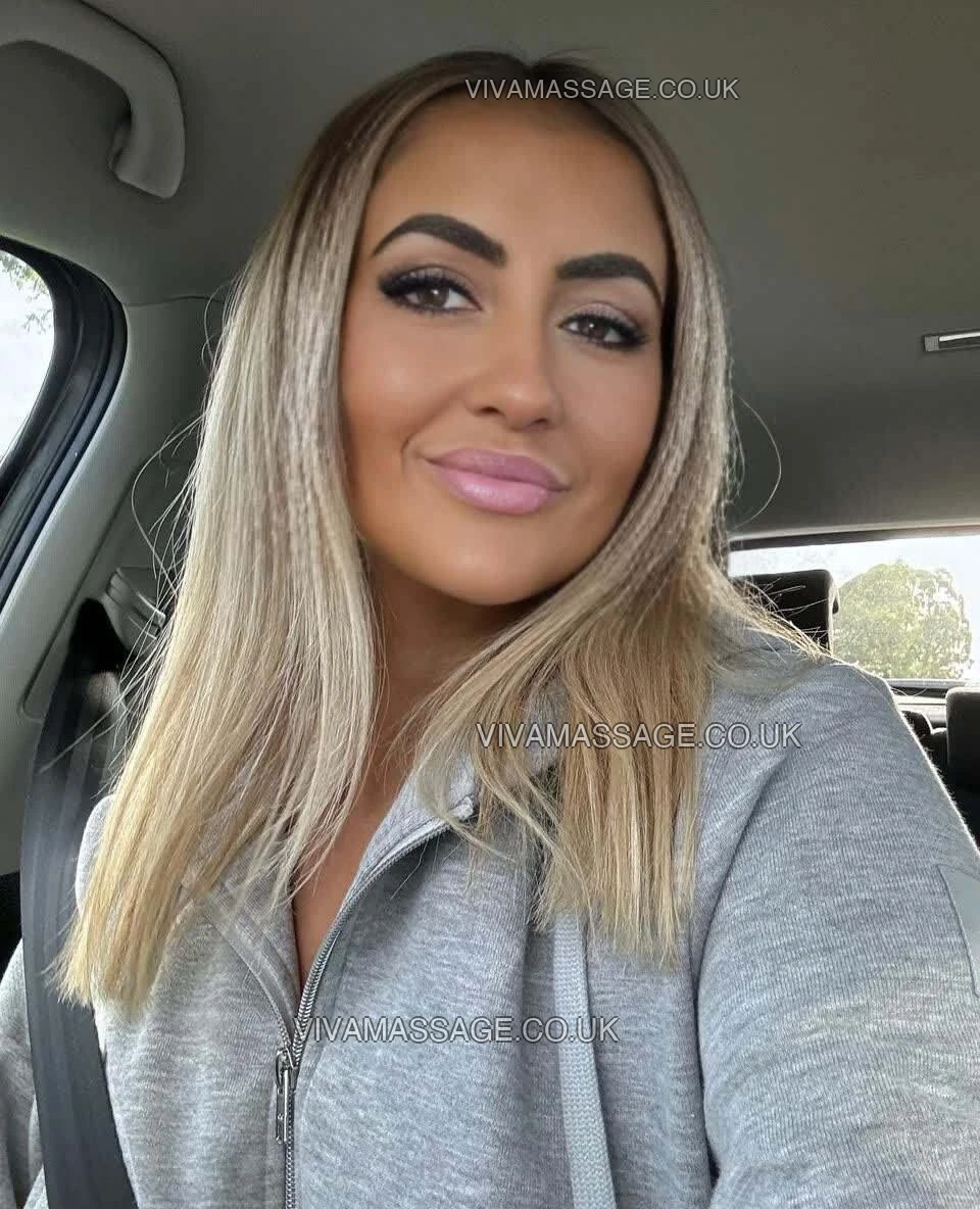 Photo 8 of First-Class-Blonde