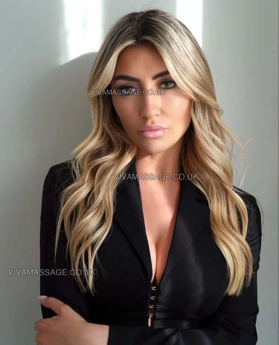 Photo 6 of First-Class-Blonde