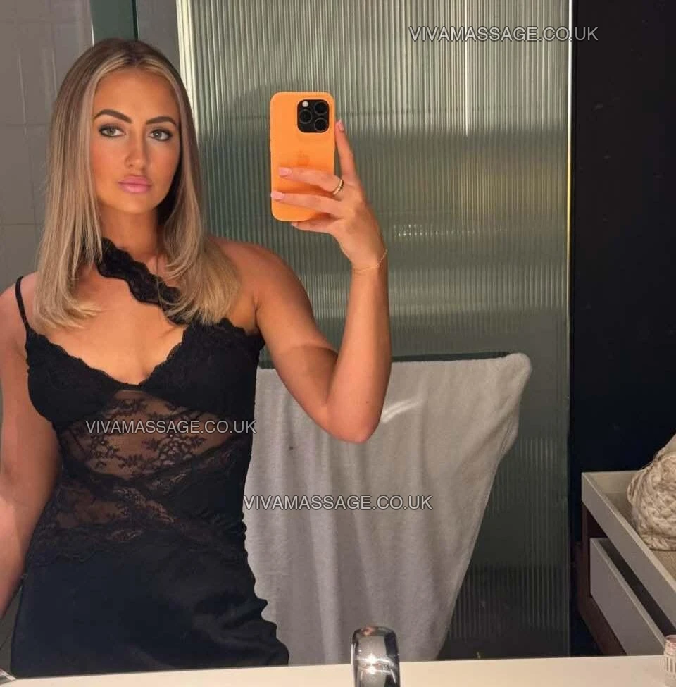 Photo 9 of First-Class-Blonde