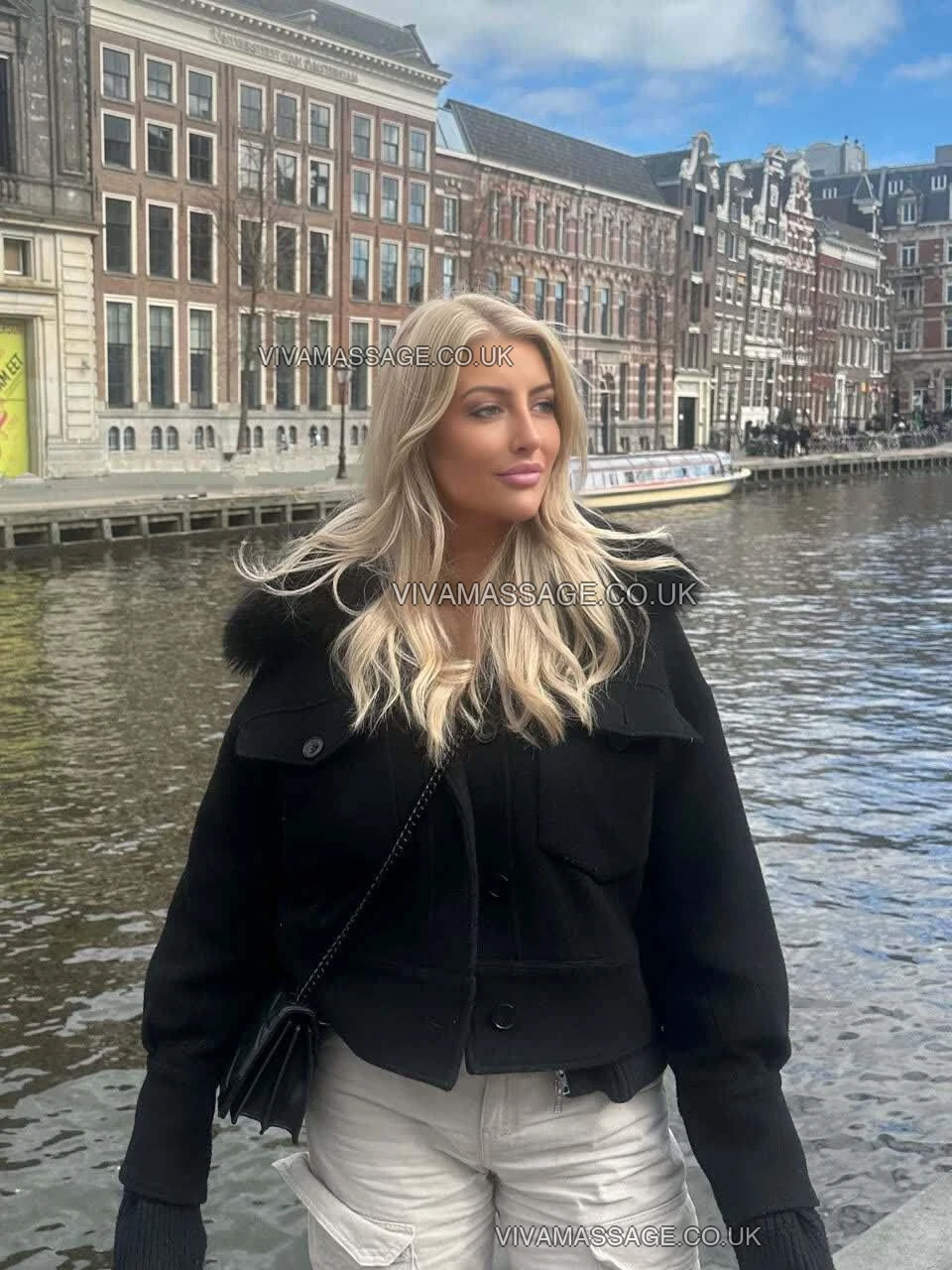 Photo 21 of First-Class-Blonde