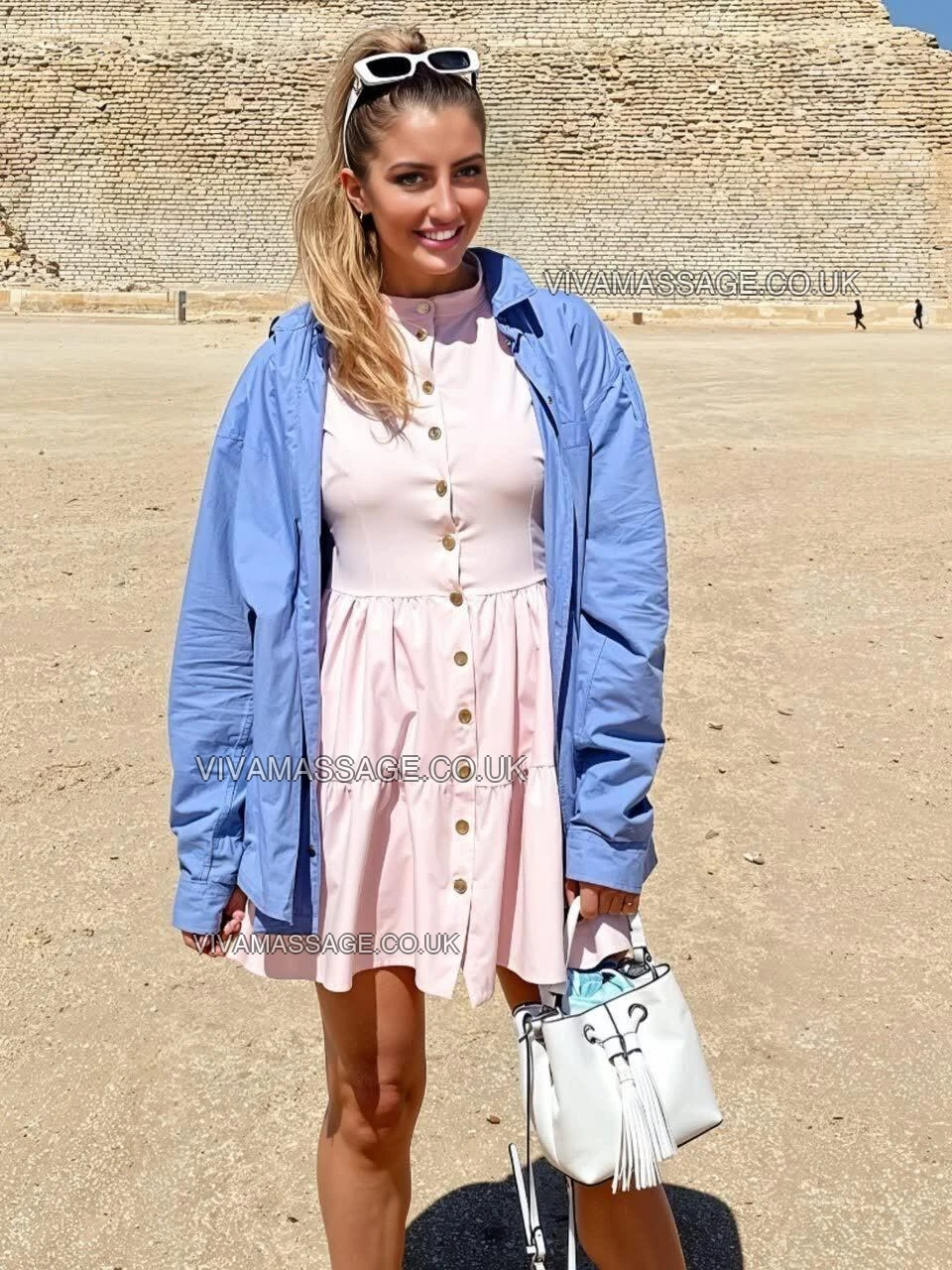 Photo 24 of First-Class-Blonde