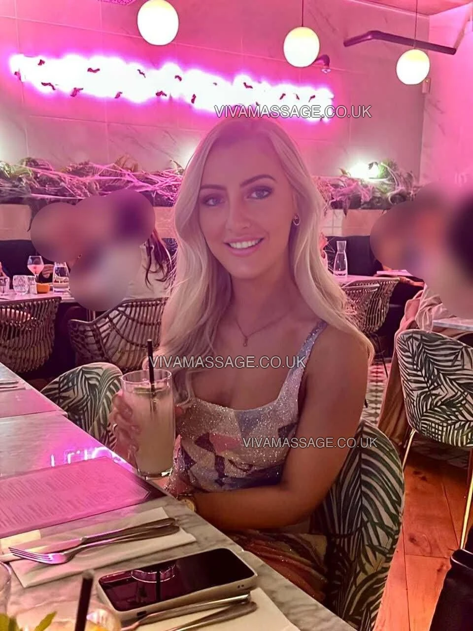 Photo 22 of First-Class-Blonde