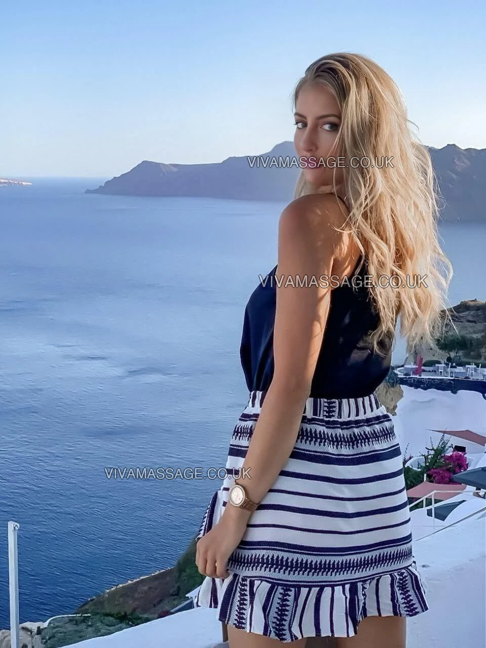 Photo 23 of First-Class-Blonde