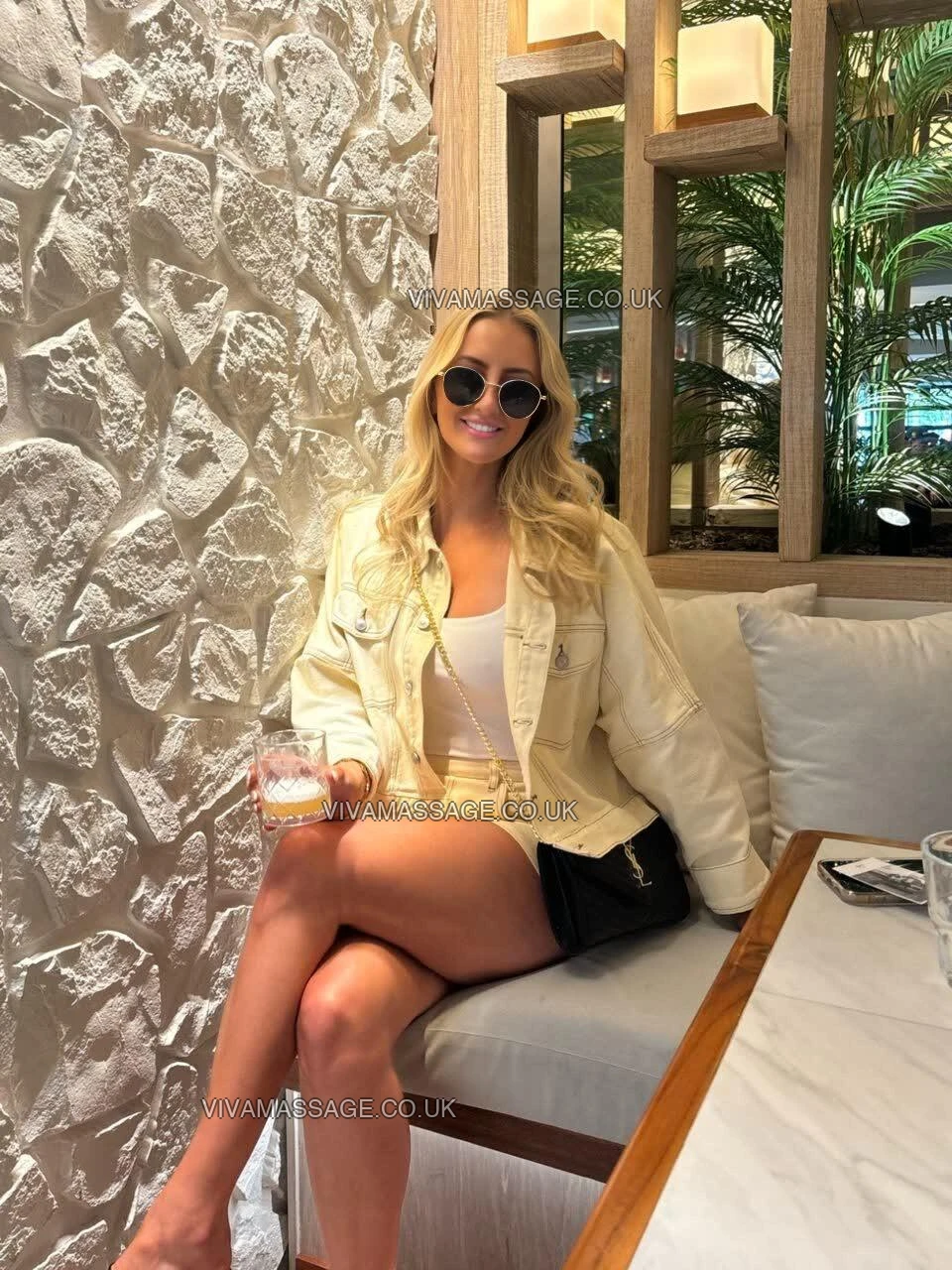 Photo 31 of First-Class-Blonde