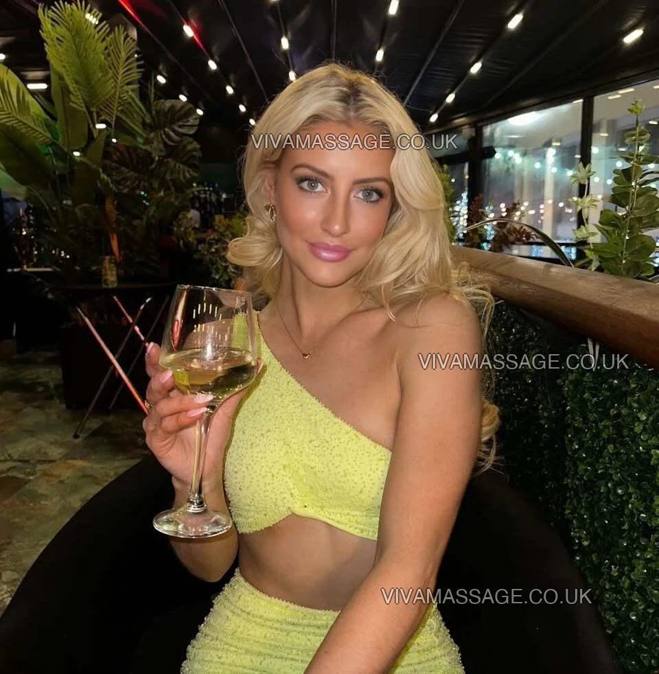 Photo 28 of First-Class-Blonde