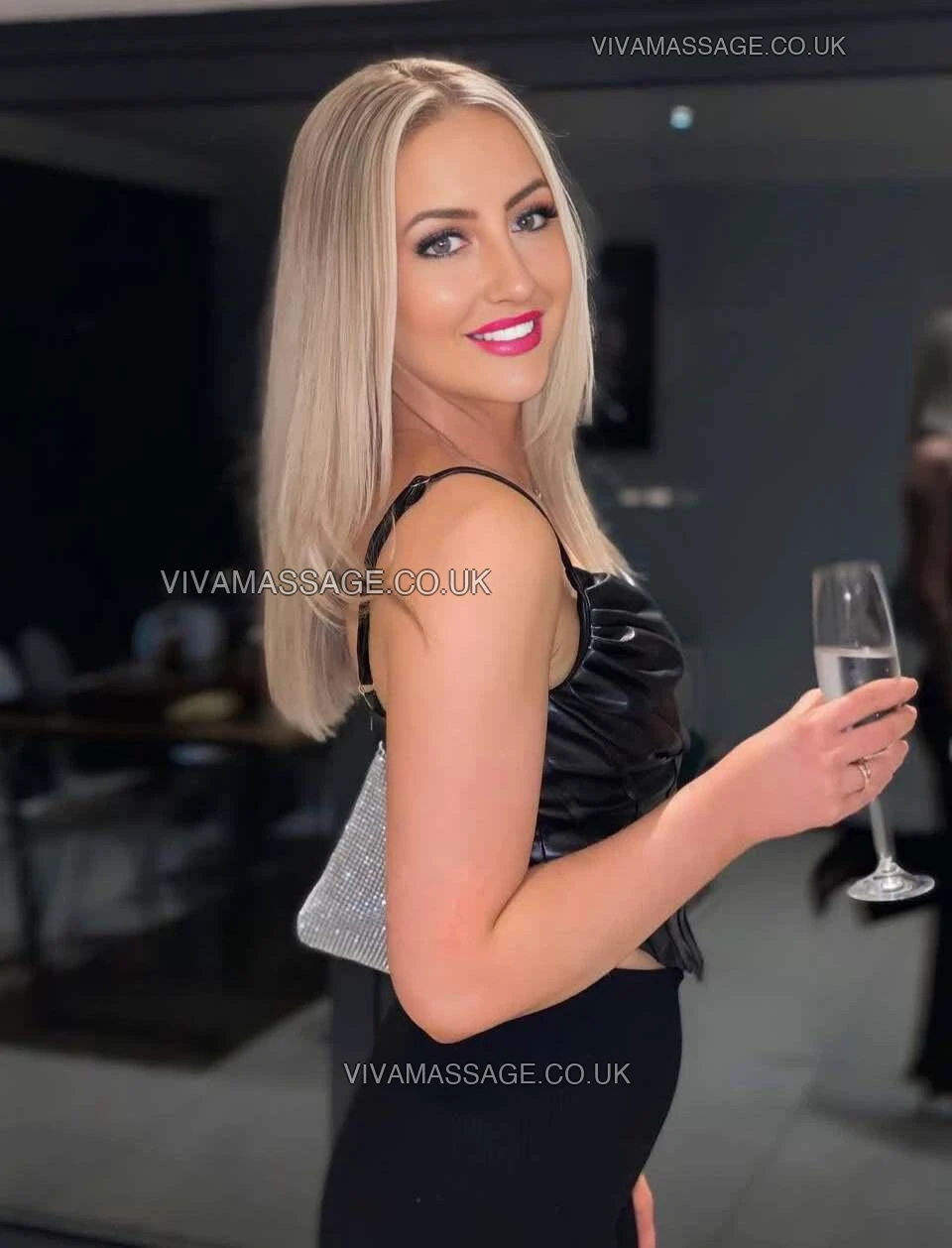 Photo 32 of First-Class-Blonde