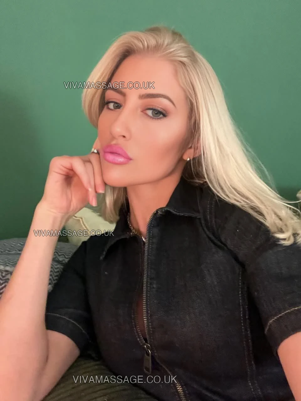 Photo 30 of First-Class-Blonde