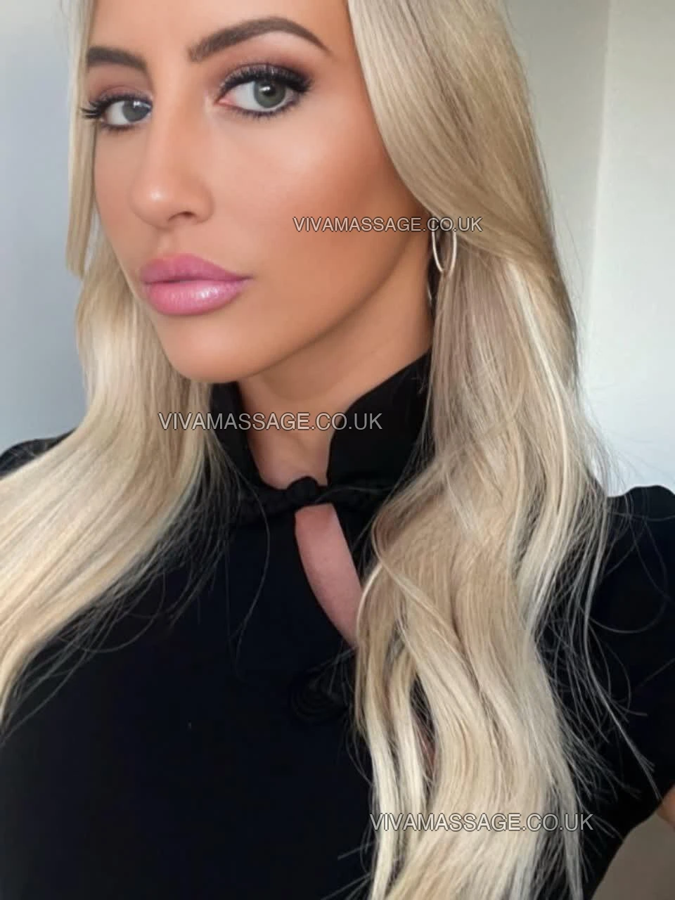 Photo 35 of First-Class-Blonde