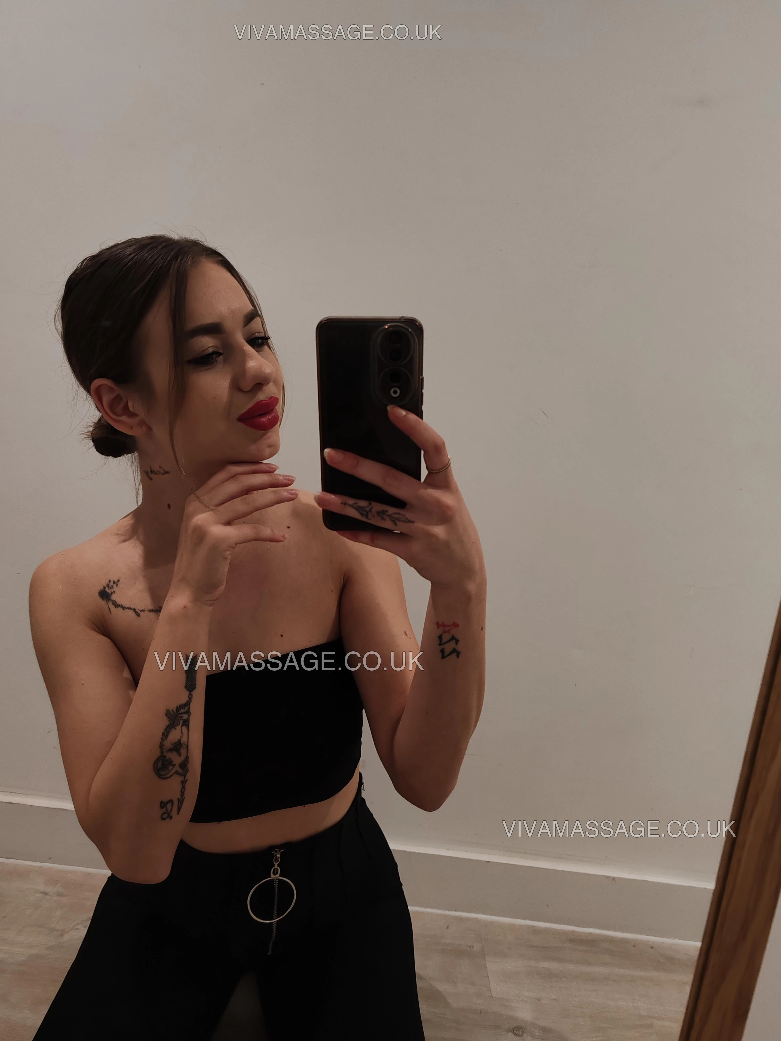 Photo 8 of Melina-hoot