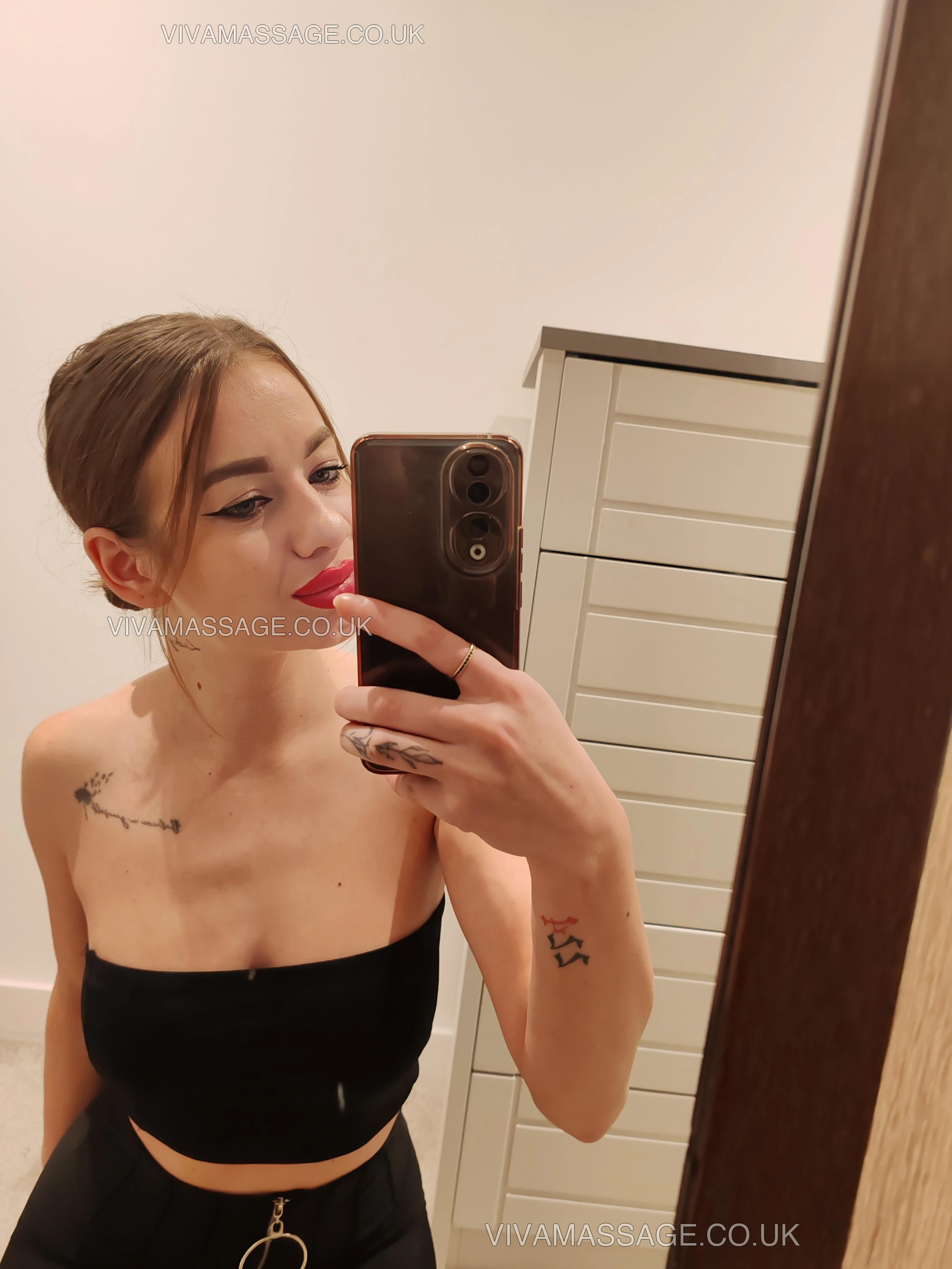 Photo 7 of Melina-hoot