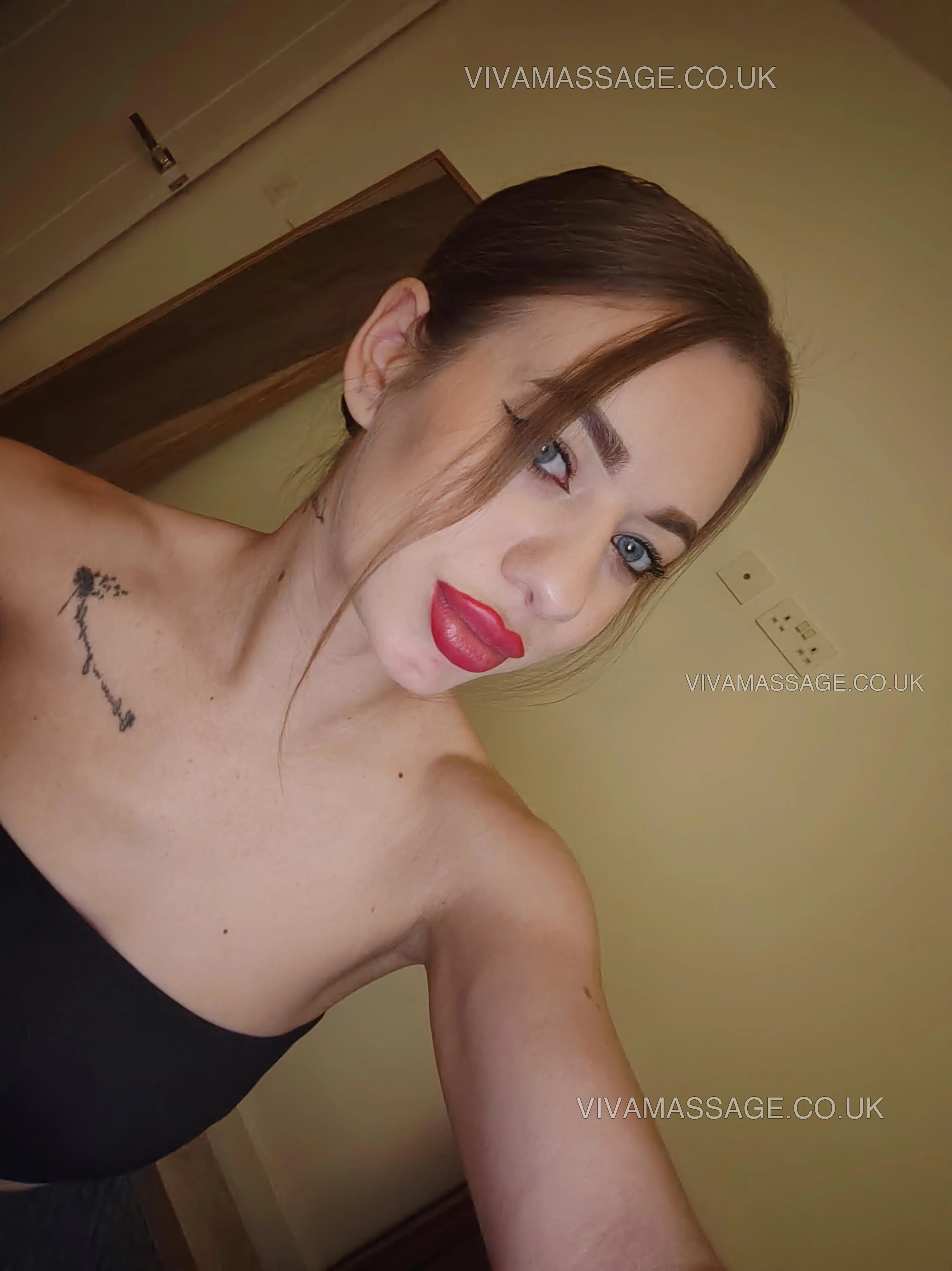 Photo 14 of Melina-hoot