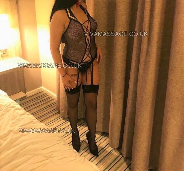 Photo 2 of radiant Emily