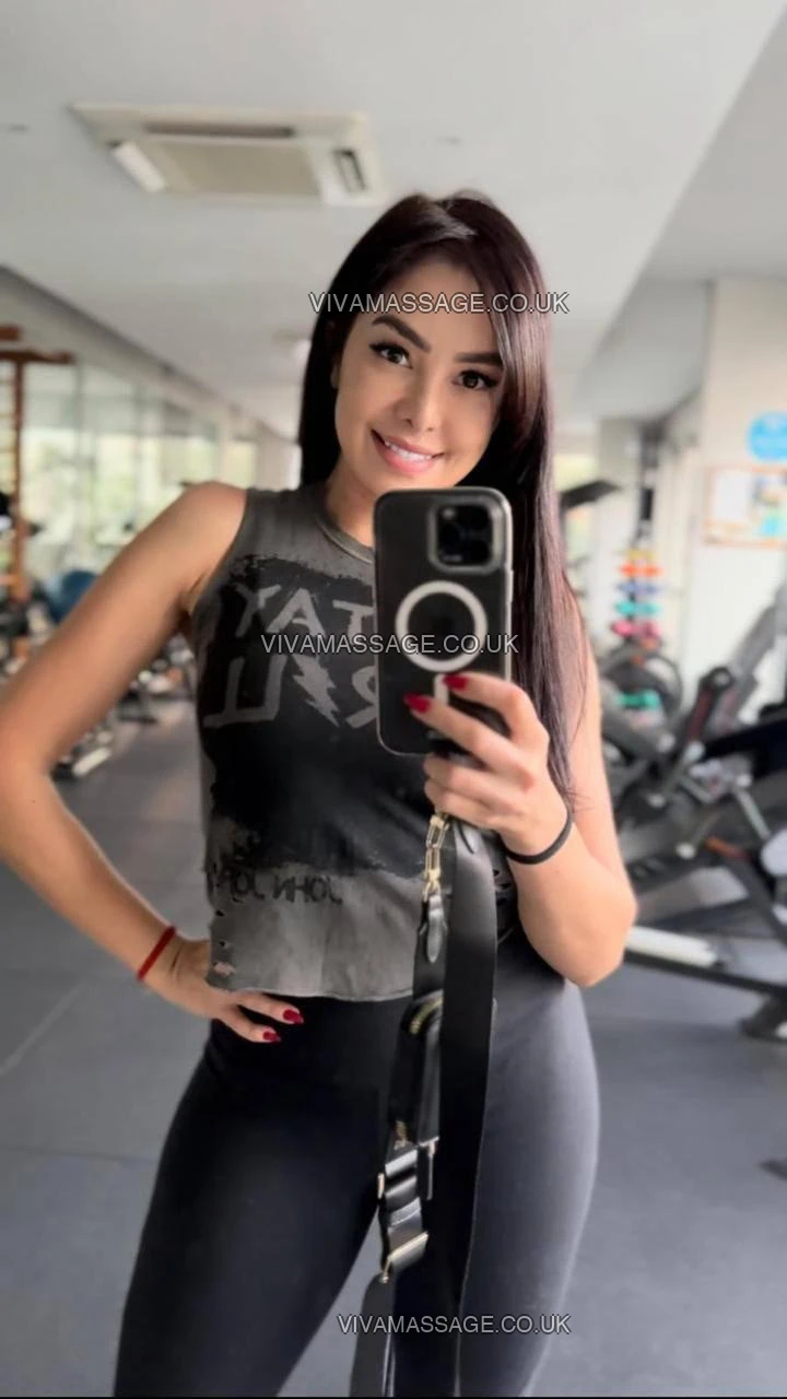 Photo 2 of Nikki_Diamond