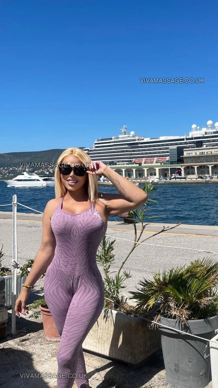 Photo 11 of Sophie Blond