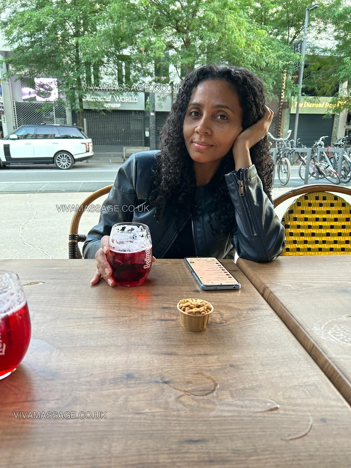 Photo 1 of Stunning Julia