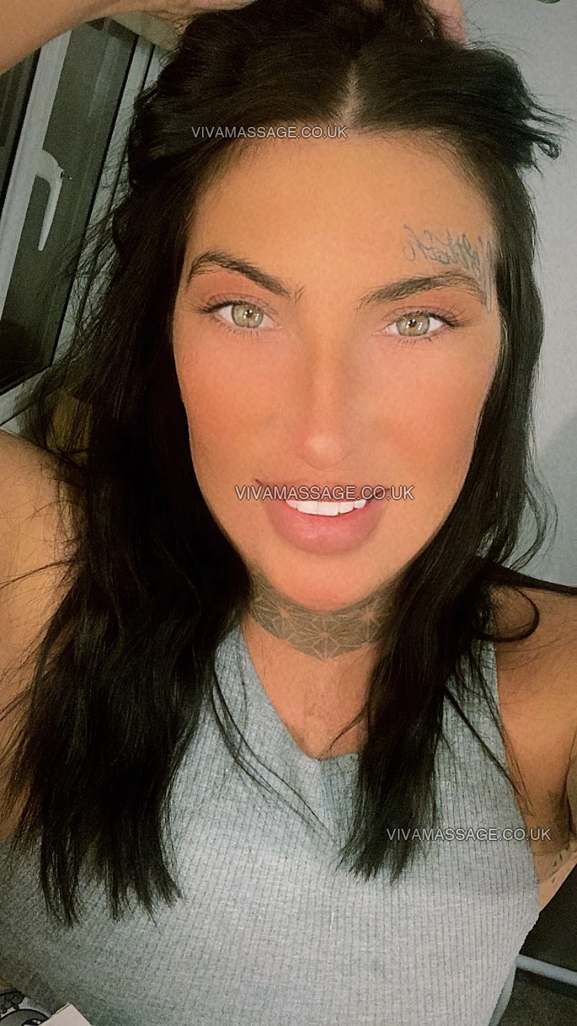 Photo 48 of Talia_UK