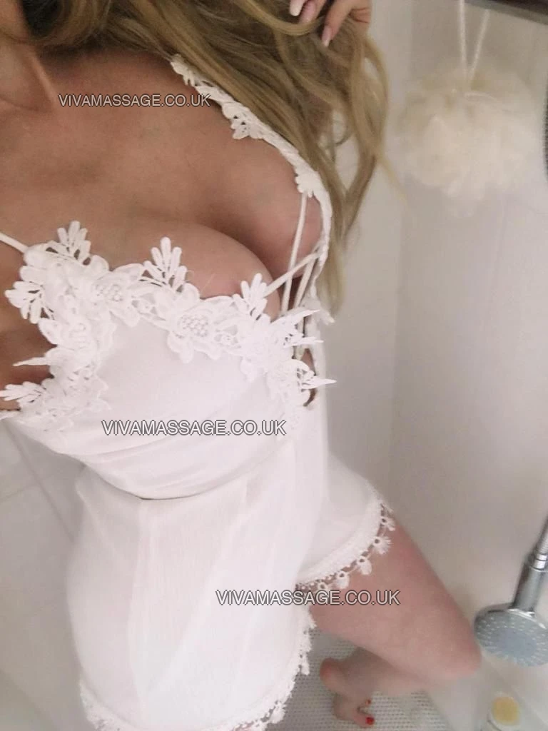 Photo 7 of Pretty_English_Becky