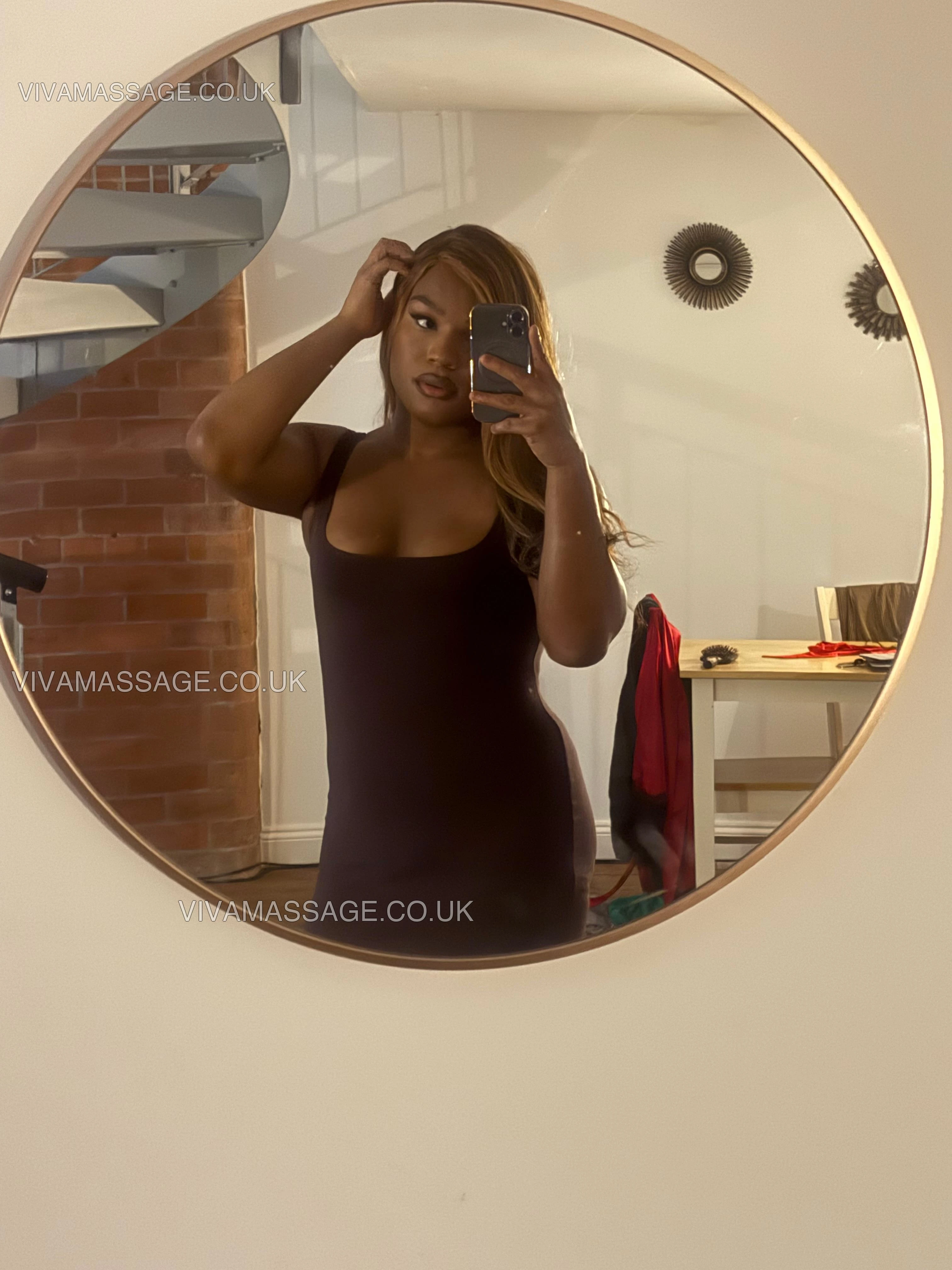 Photo 1 of Ts Isis Brazilian