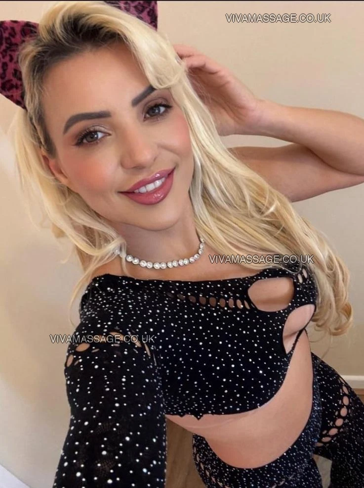 Photo 3 of Cris_Blonde