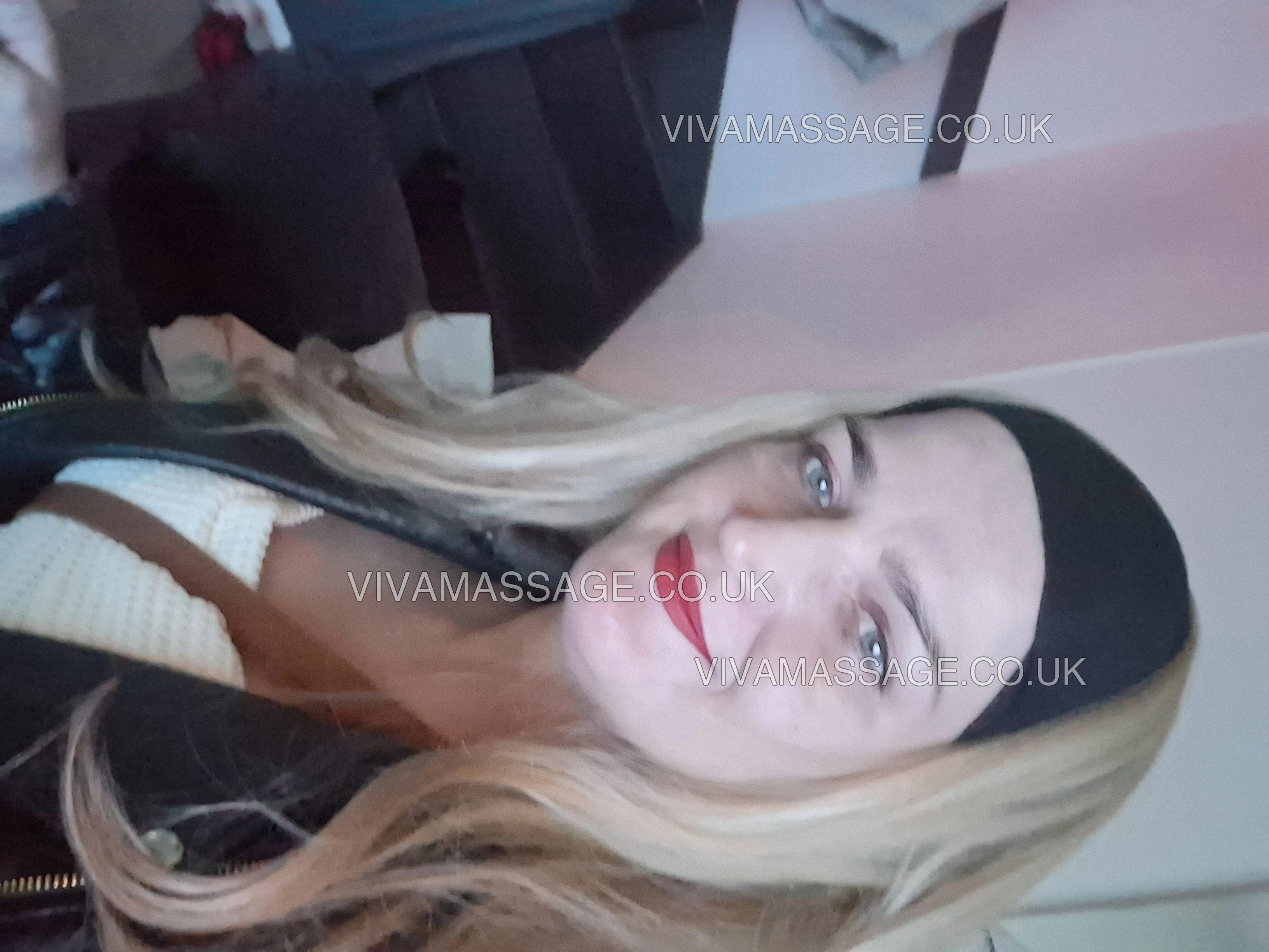 Photo 3 of Sexy.blonde.Roxy