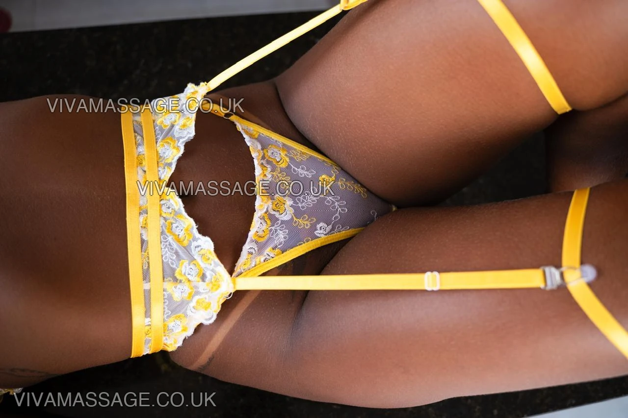 Photo 2 of Thais Albuquerque 