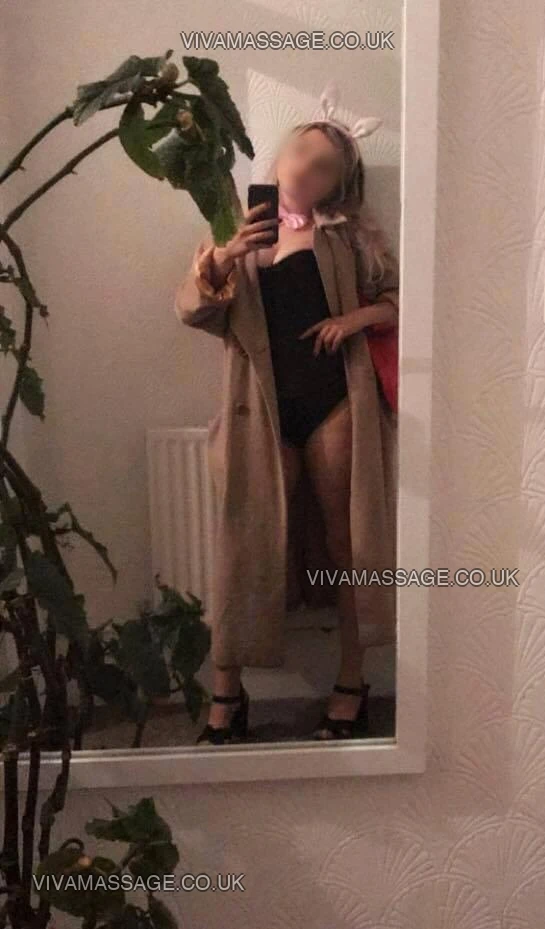 Photo 17 of BritishDarcieDarling