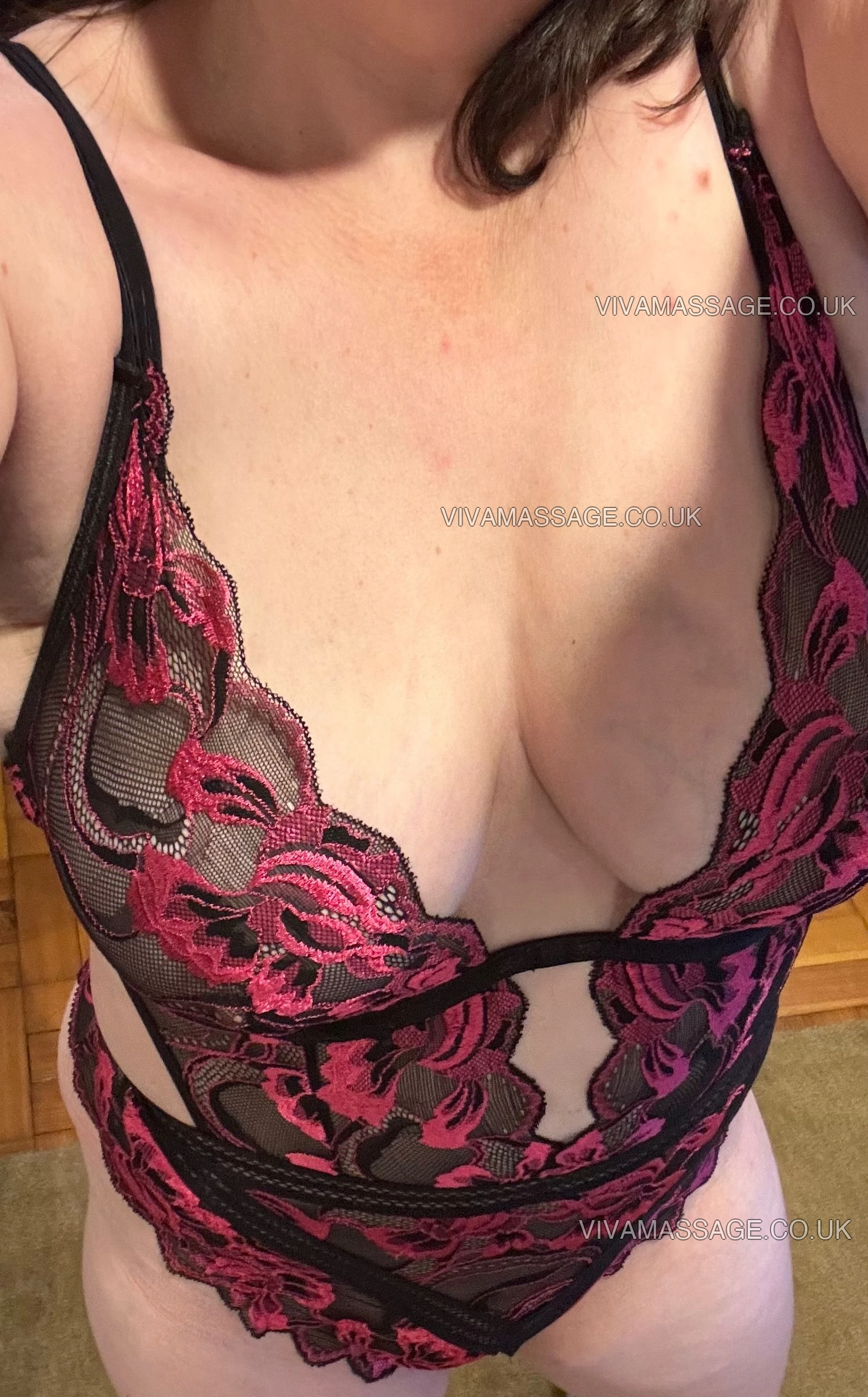 Photo 4 of Hot Kylie Fun