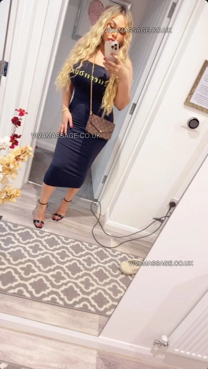 Photo 3 of Valentina_Busty_38EE