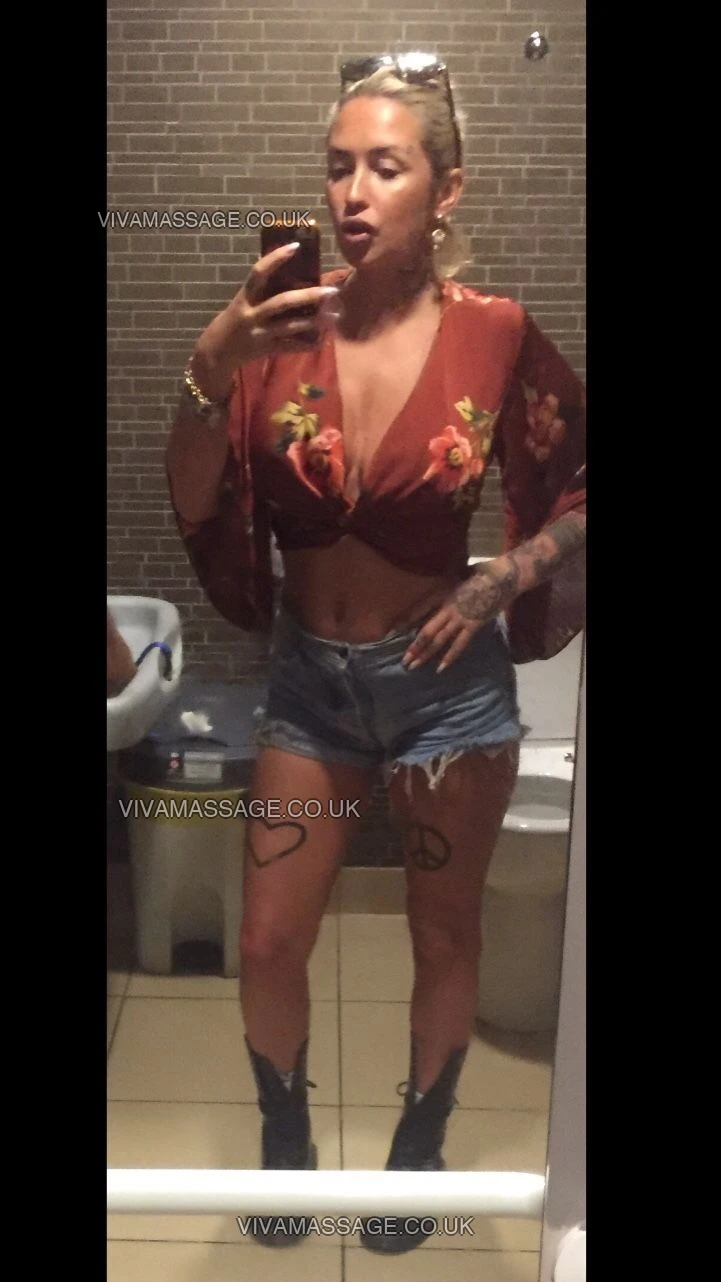 Photo 22 of Dirtydoll18