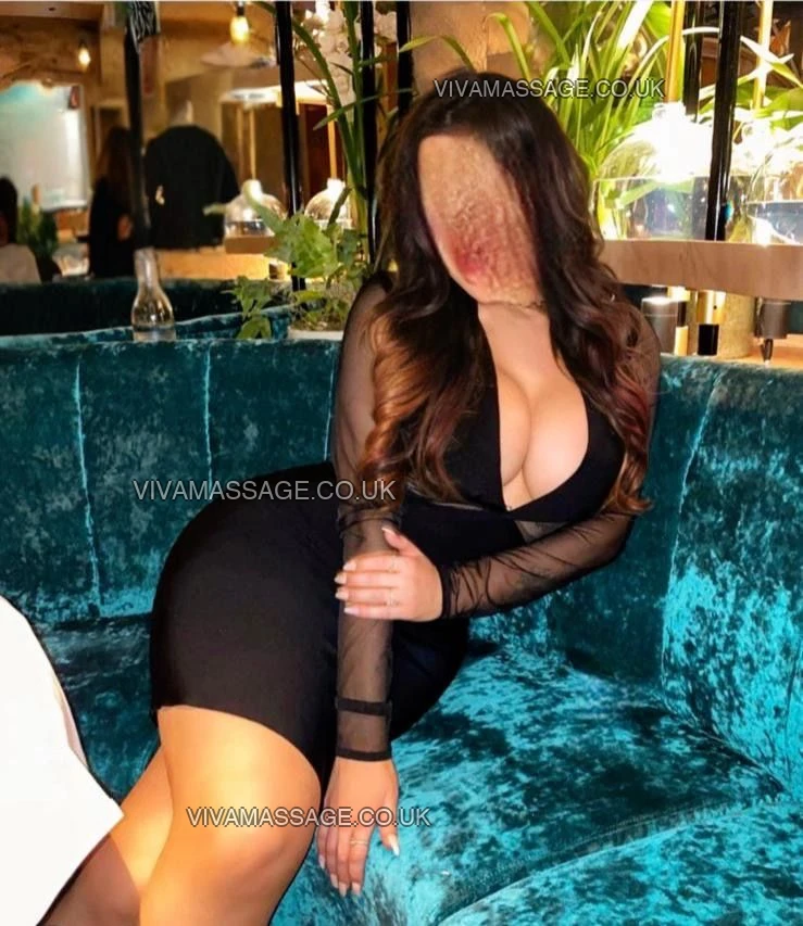 Photo 2 of IndianRavishingRaven