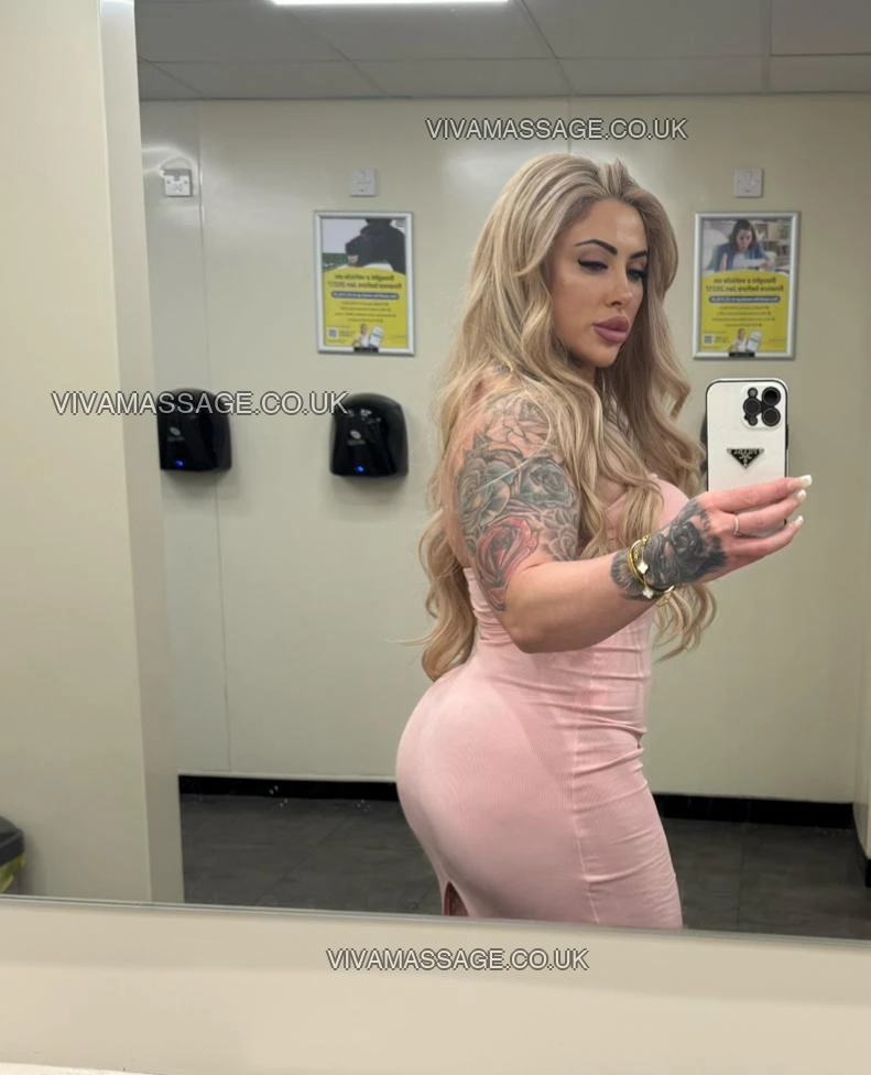 Photo 30 of britishGABRIELLA_