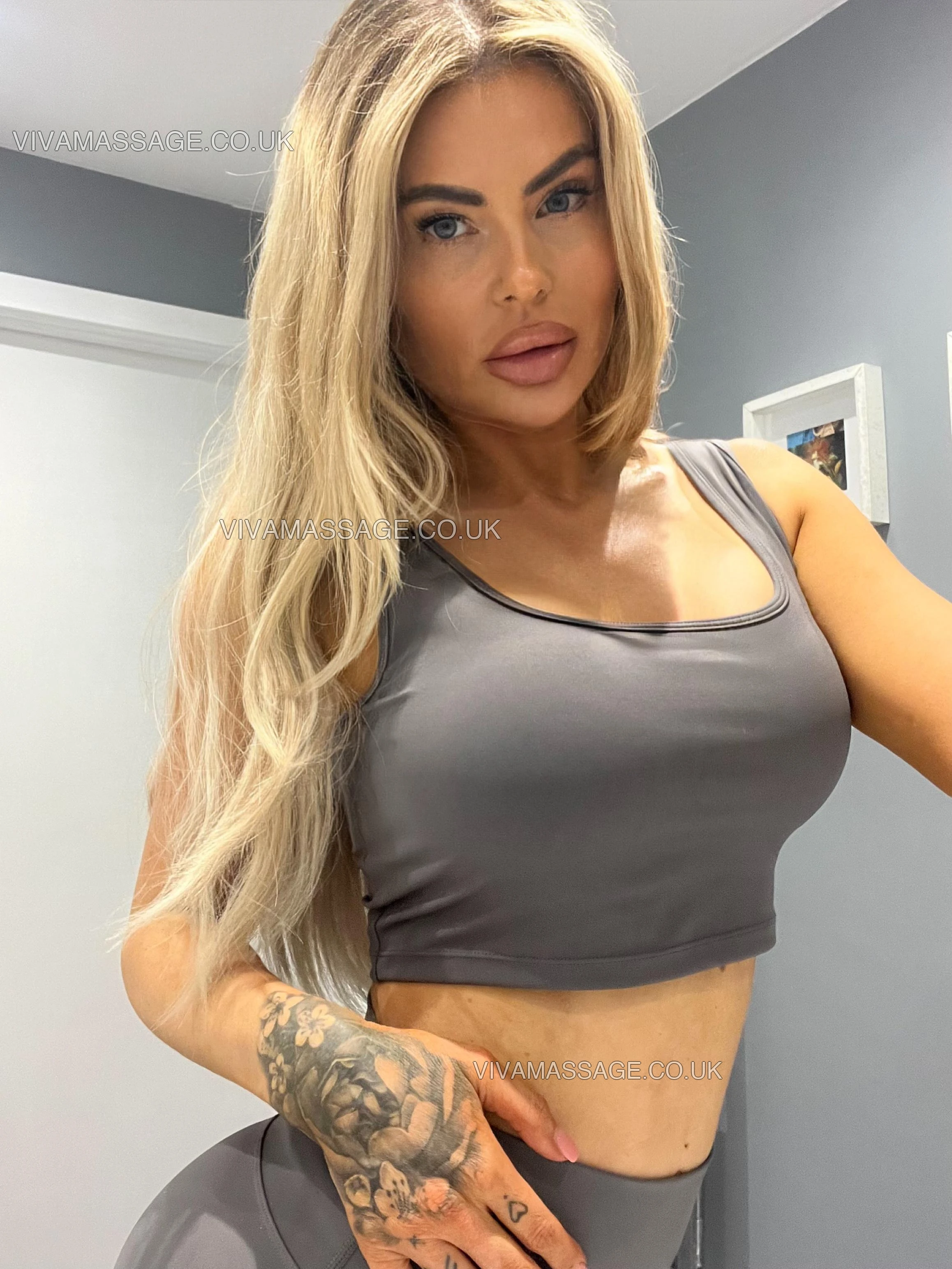 Photo 26 of English_Lottie_xx