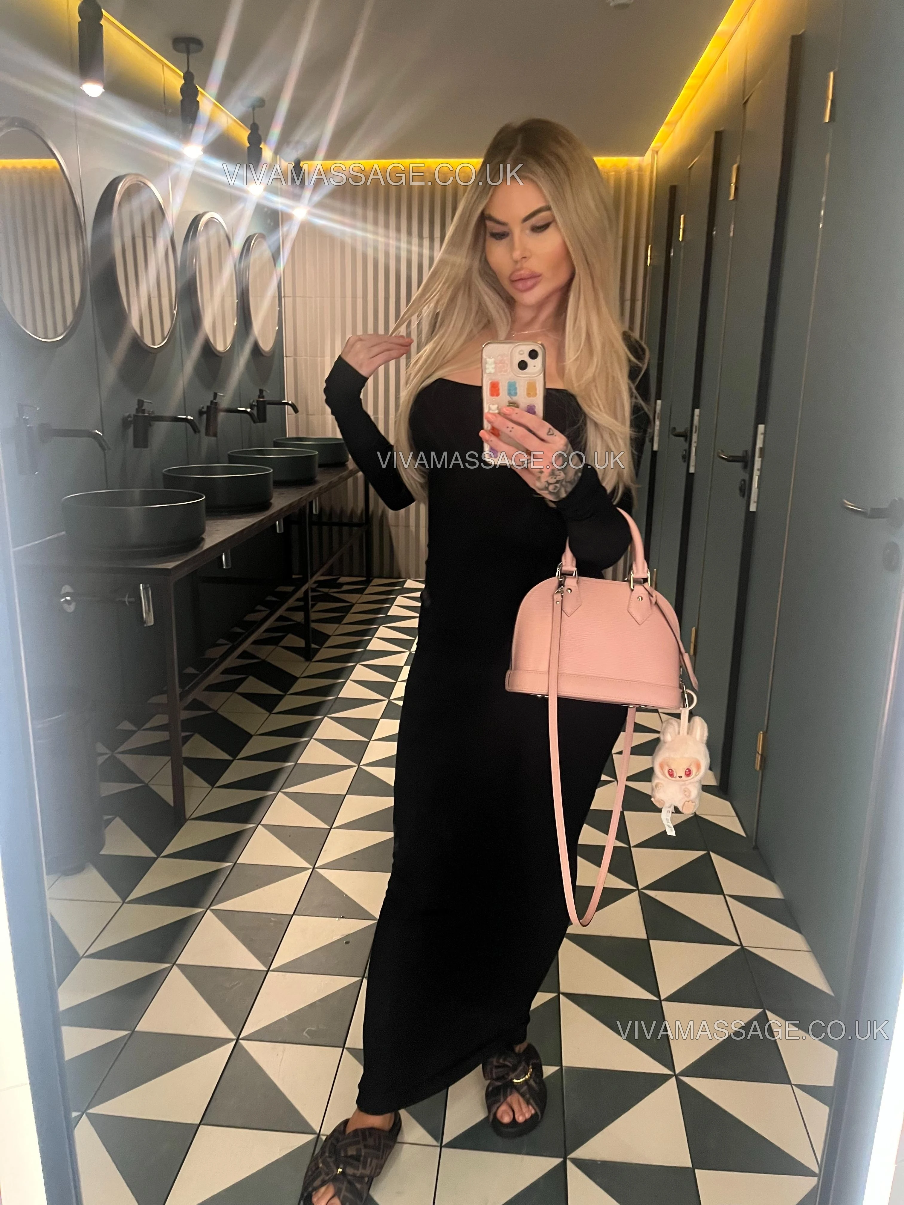 Photo 38 of English_Lottie_xx