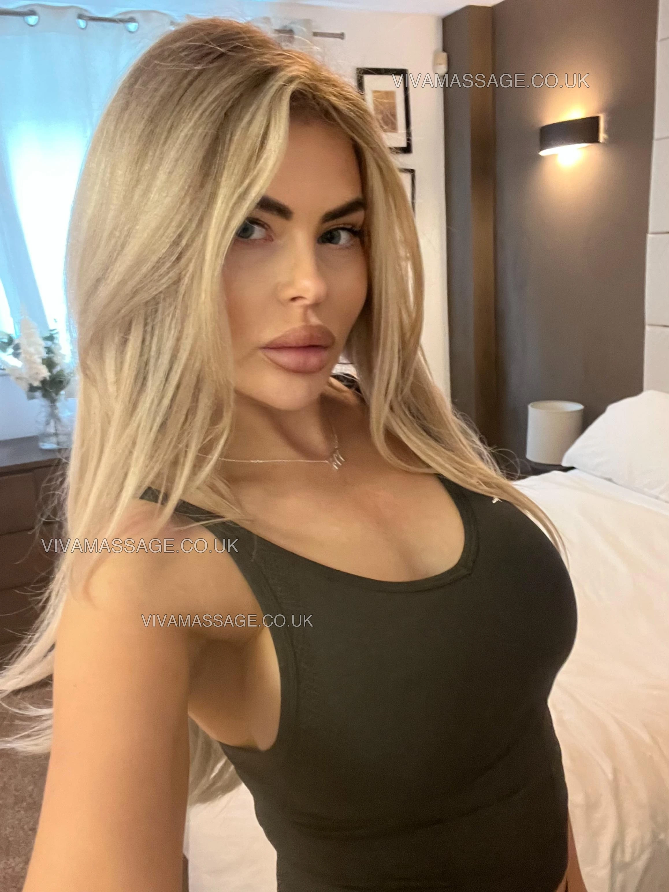 Photo 27 of English_Lottie_xx