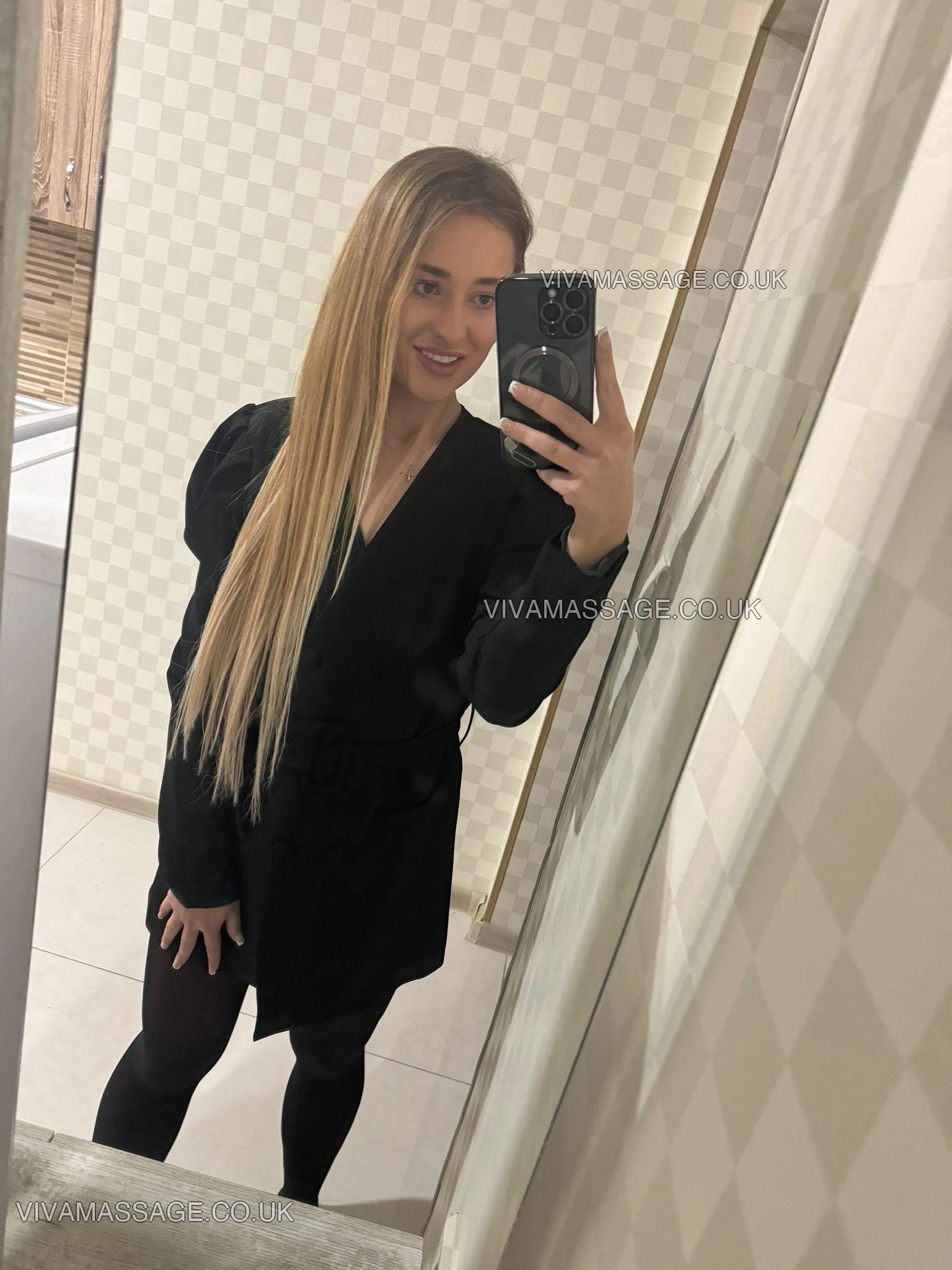 Photo 8 of Laura//Laura