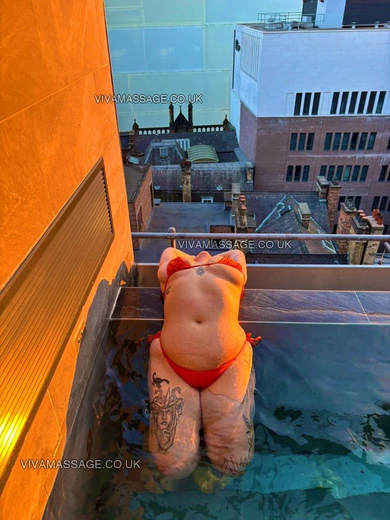 Photo 9 of Daisy Gold