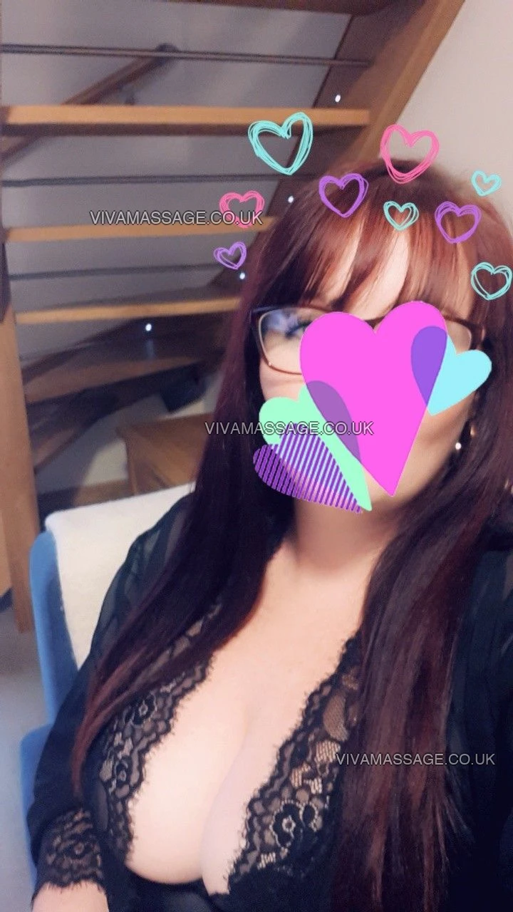 Photo 1 of curvyscarlettxx