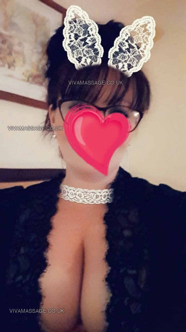 Photo 6 of curvyscarlettxx