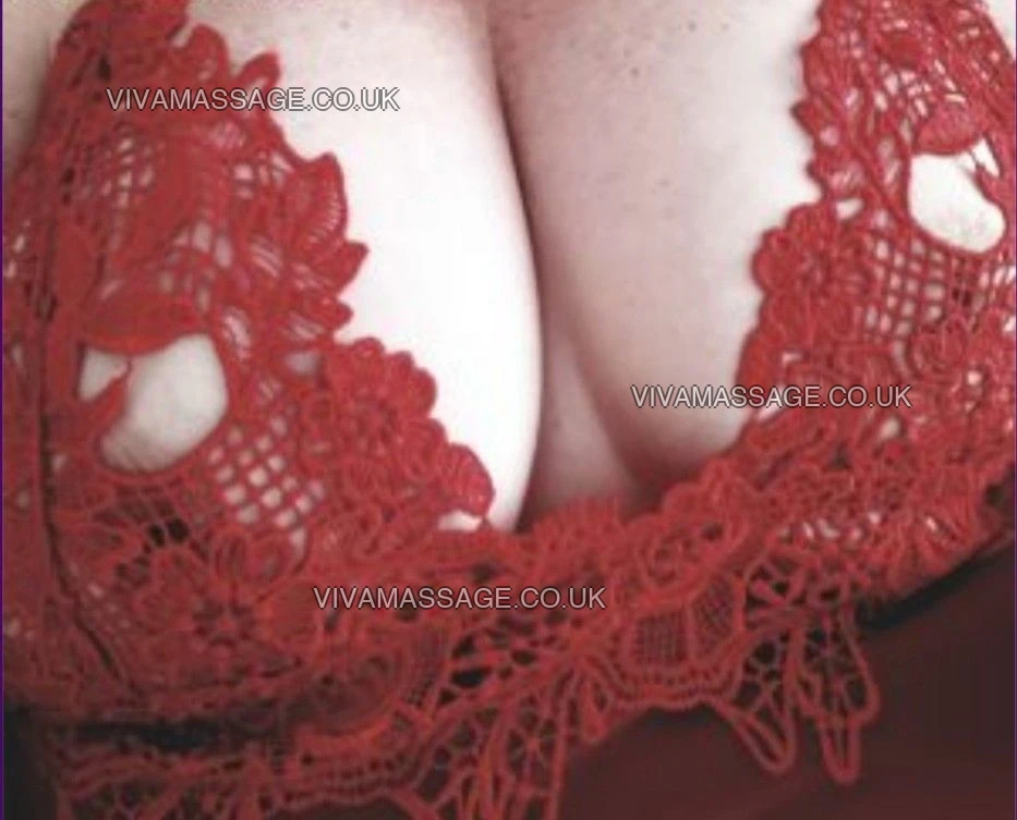 Photo 10 of curvyscarlettxx