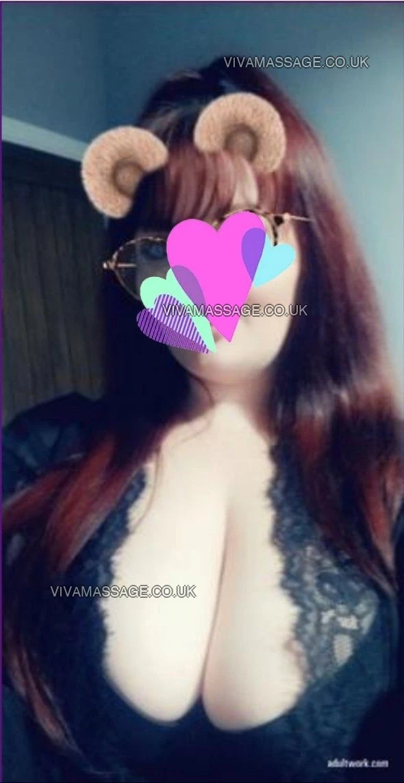 Photo 23 of curvyscarlettxx