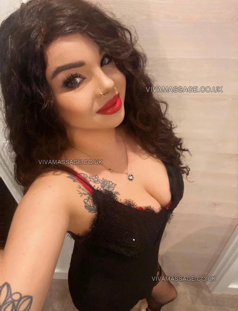 Photo 3 of Lola_Bennett