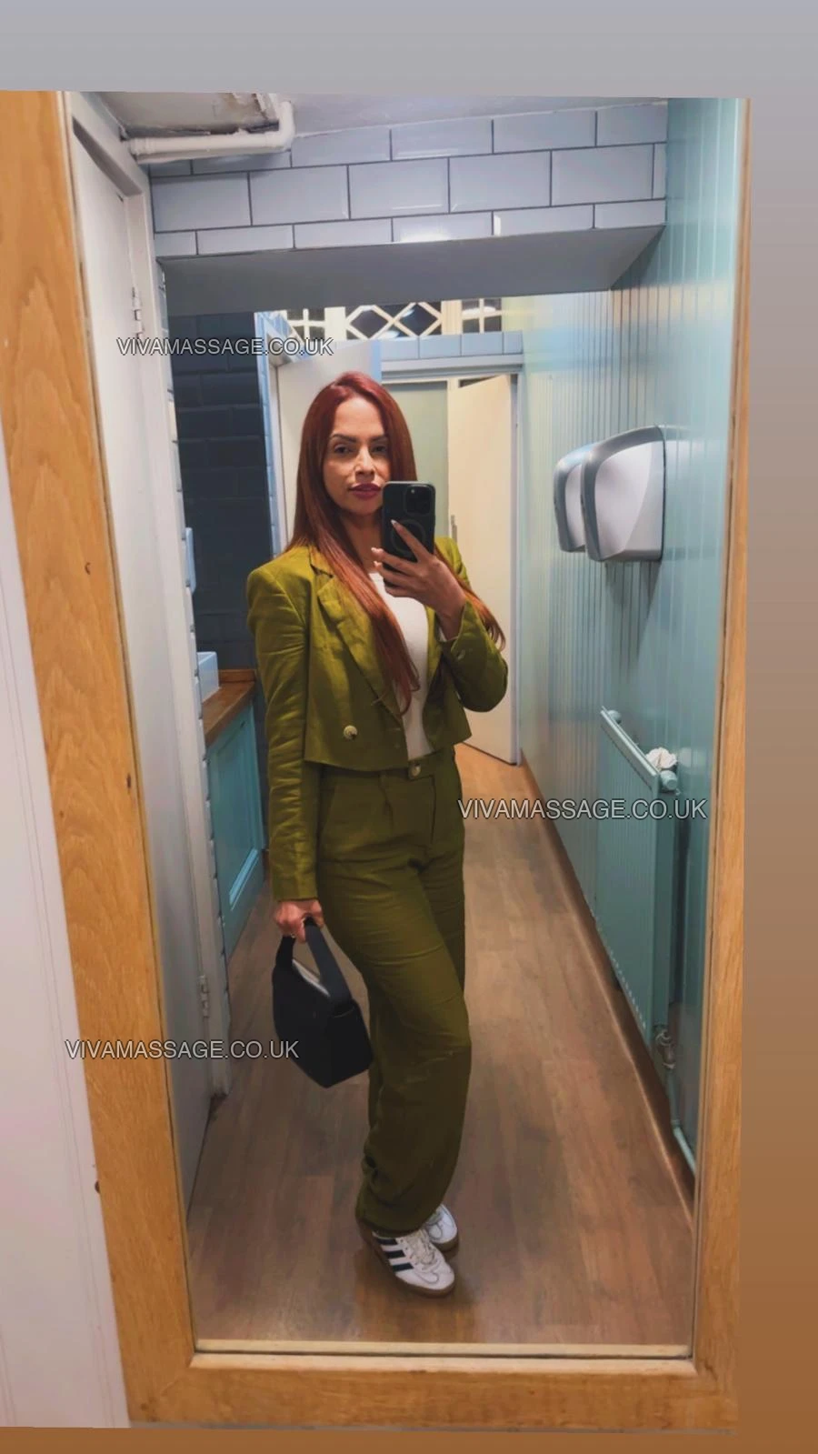 Photo 15 of NAUGHTY_CRISTAL