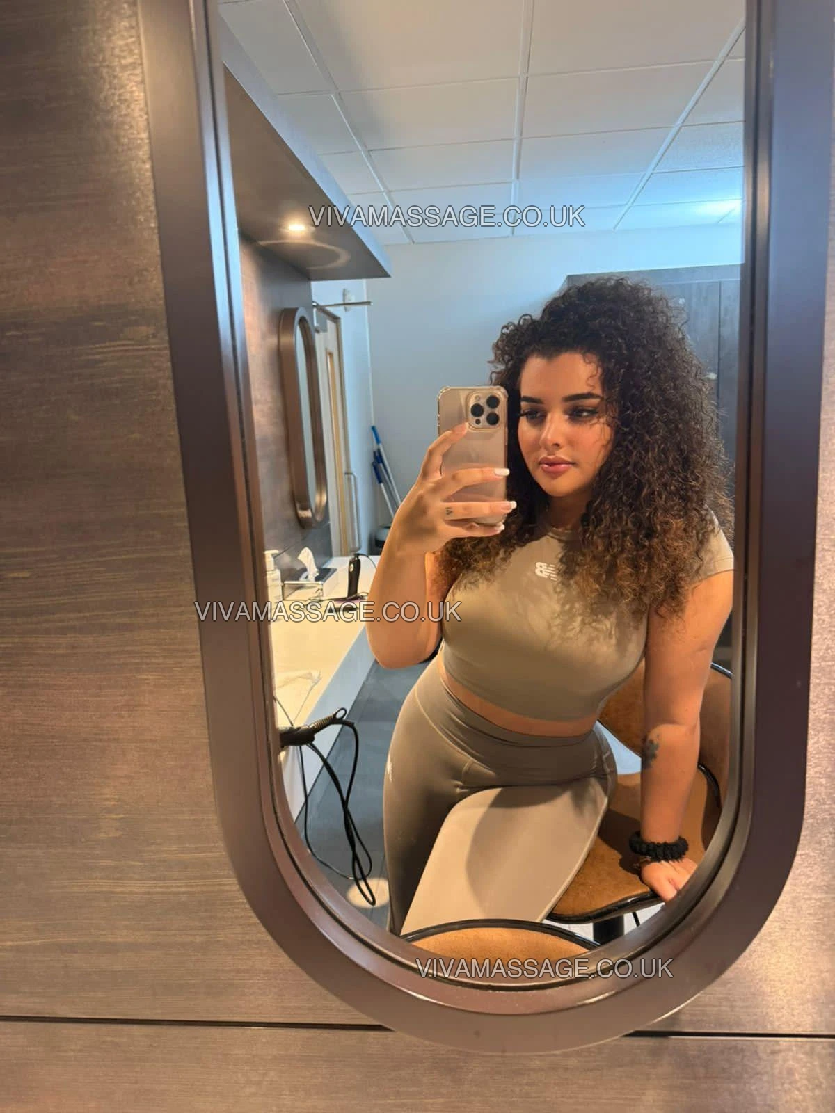 Photo 7 of Carol Mendes