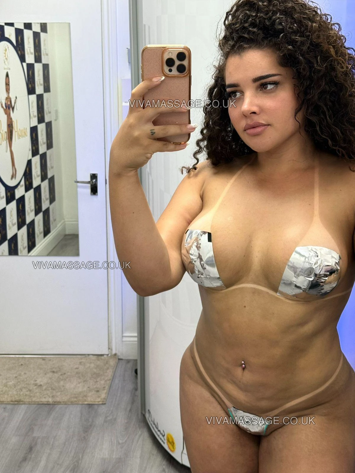 Photo 11 of Carol Mendes