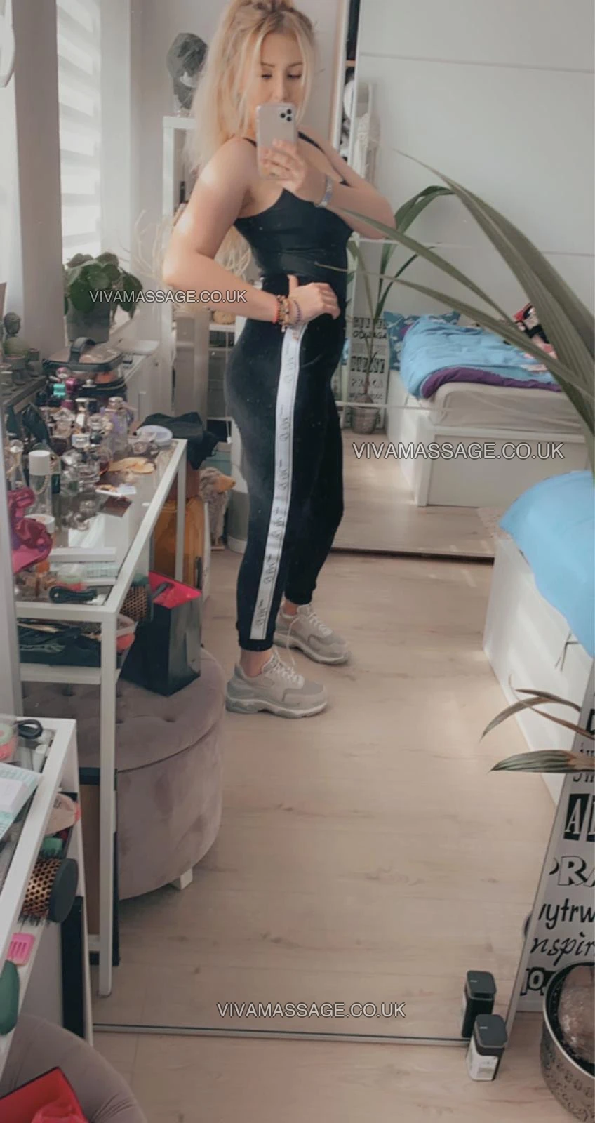 Photo 20 of —Lara—