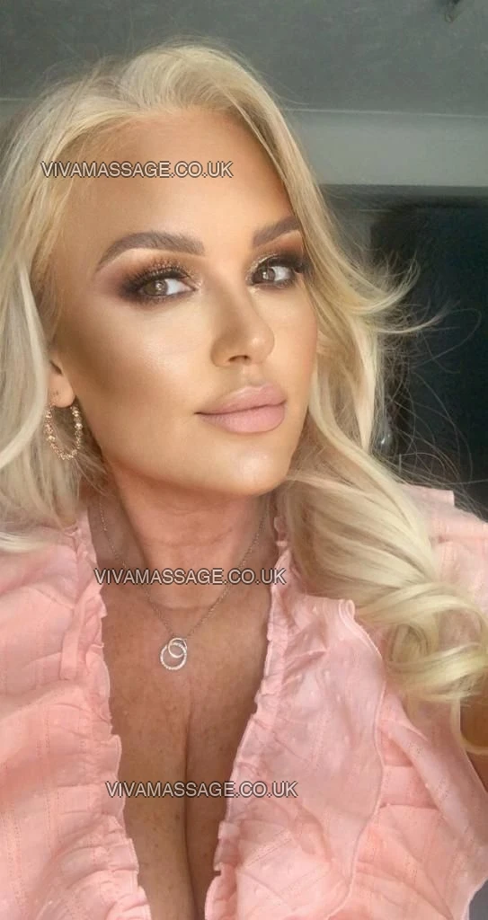 Photo 1 of WELSHBLONDELUCYXXX