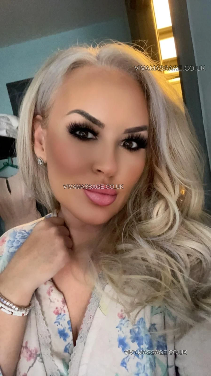 Photo 4 of WELSHBLONDELUCYXXX