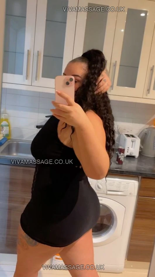 Photo 1 of British_Thicky